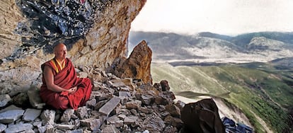Matthieu Ricard en la cueva de Bhala, en el Tíbet oriental, en 2021.