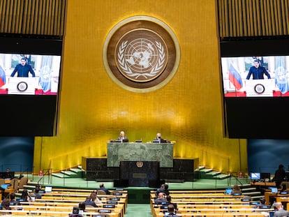 Nicolás Maduro, en las pantallas, en su intervención virtual ante la Asamblea General de la ONU, el miércoles.