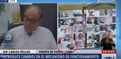 El círculo rojo muestra la escena sexual del diputado suspendido en el Congreso argentino.