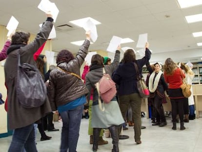 Decenas de mujeres en el Registro Mercantil de Madrid para inscribir su cuerpo