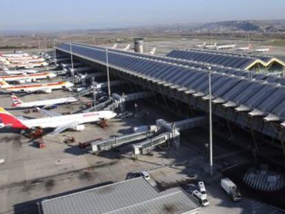Aviones en las pistas de la T4 del Aeropuerto Madrid-Barajas.