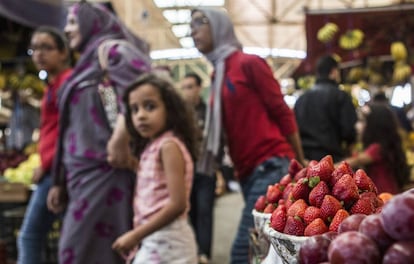Mujeres en un mercado de Agadir (Marruecos).