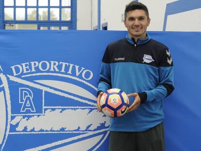 Daniel Torres no centro de treinamento do Alavés.