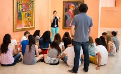 Un grupo de adolescentes, en el Museo Thyssen, de Madrid.