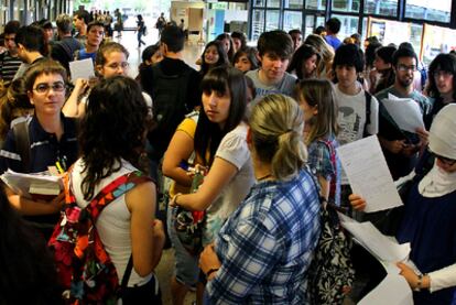 Más de 185.000 titulados de Bachillerato han aprobado la nueva selectividad.