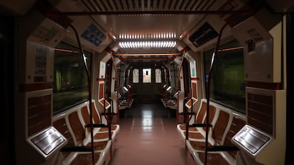 Estación de Metro de Suanzes en Madrid, durante el apagón.
