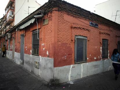 Casa de la calle de Peironcely, 10, en Vallecas (Madrid).