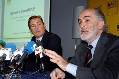 Los directivos del RACC Pere Sauret y Fernando Santamaría, durante la presentación de los resultados del EuroRAP.