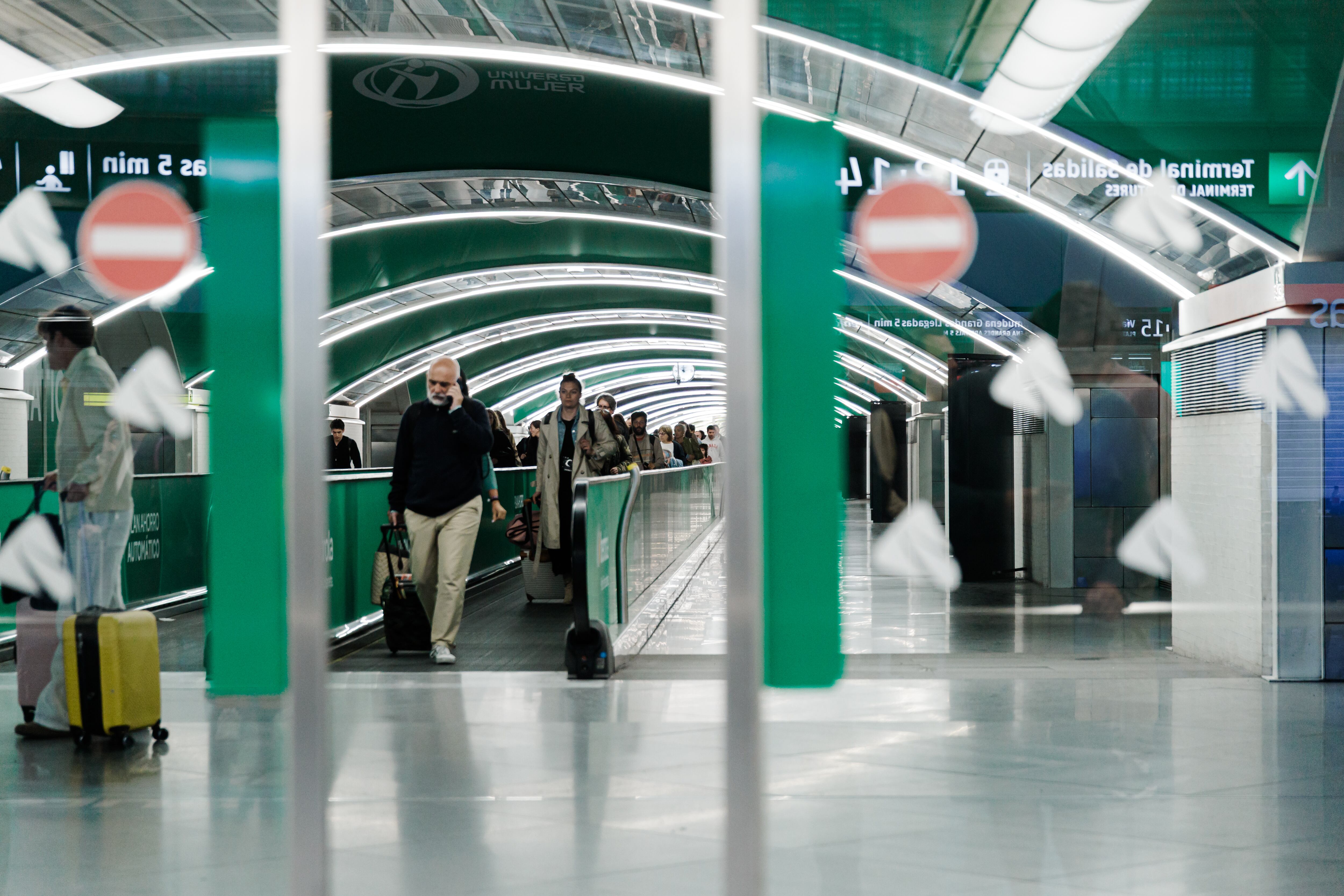 Última hora de los trenes afectados por el robo de cable, en directo | Adif solo permite acceder a Atocha a los viajeros con destino Barcelona, Toledo, Ciudad Real y Puertollano