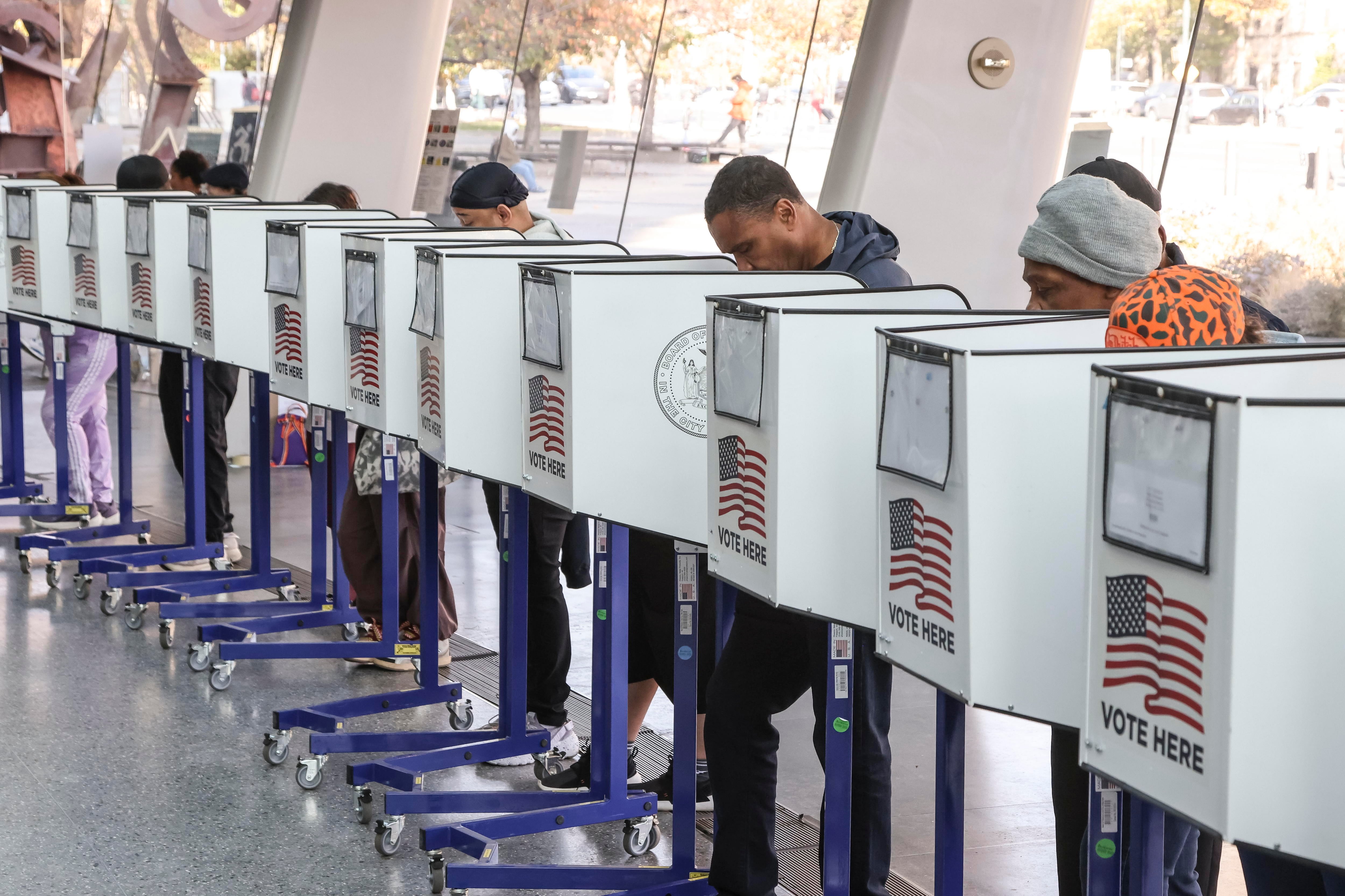 Trump pide a la Corte Suprema que le permita reactivar una base de datos para revisar los registros electorales de cara a las ‘midterms’