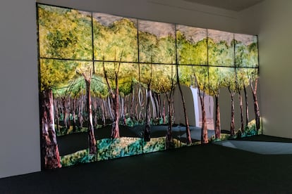 'Desayuno de Monet' (2024), instalación de pintura sobre espejos.