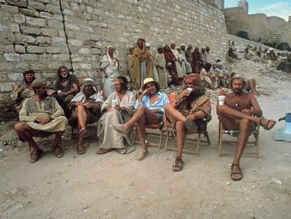 Los Monty Python, durante una pausa del rodaje de 'La vida de Brian'.