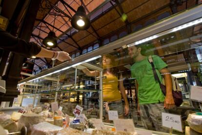 Mostrador de La Fromagerie, en el madrileño Mercado de San Miguel.