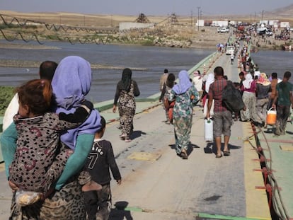 Grupos de yazidíes en la frontera entre Siria e Irak en agosto de 2014.