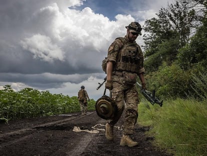 Un soldado ucranio en un lugar indeterminado del frente. Imagen compartida por el presidente ucranio Volodímir Zelenski.