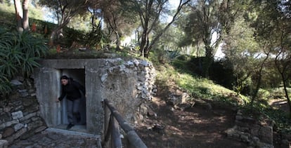 Entrada del b&uacute;nker de la Guerra Civil en las ruinas de Carteia (San Roque, C&aacute;diz). 