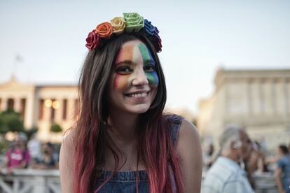 Una joven en la  Gay Pride de Atenas el pasado mes de junio.