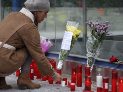 A girl lays flowers at a memorial for the four deceased in the Madrid Arena accident. 