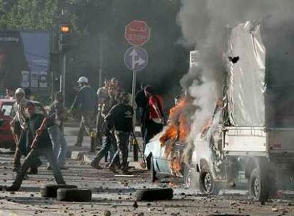 Escenario de la batalla campal de ayer en Beirut entre estudiantes partidarios y detractores del Gobierno.