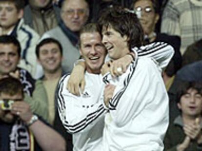 Beckham y Solari celebran el primer gol madridista.