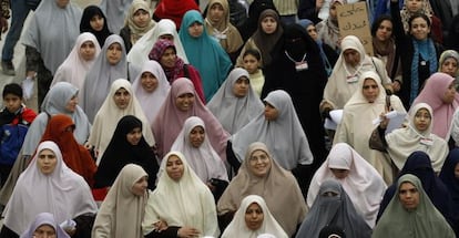 Manifestación de protesta contra el régimen de Hosni Mubarak, en febrero de 2011 en Alejandría, en el norte de Egipto.