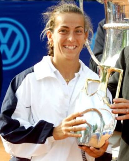 Gala León tras marcar el punto que le proclamó vencedora del Open femenino de Madrid en 2000.