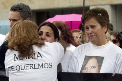 Familiares y amigos de María Piedad García Revuelta, durante una concentración en Boadilla del Monte a los tres meses de su desaparición.