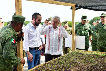 El presidente de México, Andrés Manuel López Obrador, y su homólogo salvadoreño, Nayib Bukele