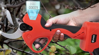 Battery pruning scissors with the remaining energy display and number of cuts made.