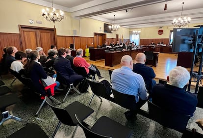 SEVILLA, 03/03/2025.- Sala de la Audiencia de Sevilla que acoge a partir de este lunes el inicio del juicio sobre la adjudicacin de los derechos de explotacin del yacimiento minero de Los Frailes, en Aznalcllar (Sevilla), a la empresa Mxico-Minorbis, en el que estn procesadas 16 personas y que se celebrar a lo largo de cerca de 40 sesiones. EFE/Roberto Ruiz Oliva
