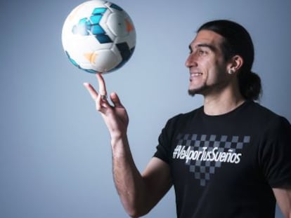 Jose Manuel Pinto, portero del  FC Barcelona, antes de la entrevista. 