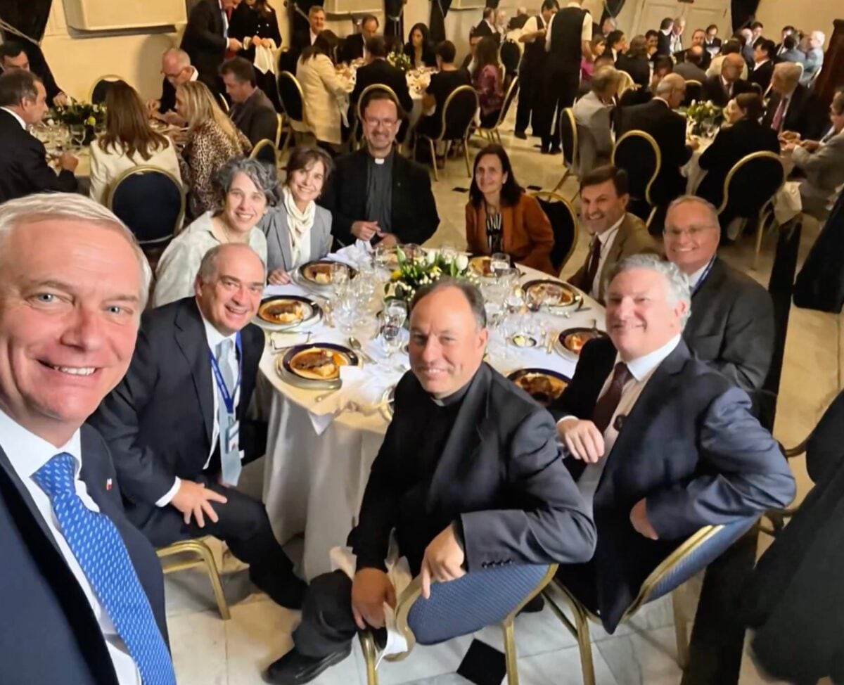 El almuerzo en La Moneda con amigos que complica a Kast: empezó con la idea de una misa y de izar la bandera chilena