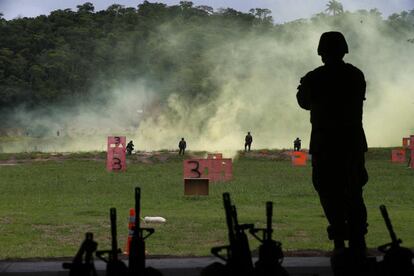 Presentación de la operación 'Unitas Amphibious 2015', en el cuartel Fuzileiros Navais en Río de Janeiro (Brasil). Cerca de 1.000 soldados de infantería de marina de Brasil, Canadá, Chile, Colombia, Estados Unidos, México, Paraguay y Perú empezaron una serie de misiones de adiestramiento en Brasil.