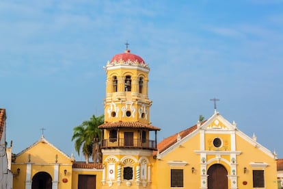 El realismo mágico de Gabriel García Márquez que inunda Colombia cobra especial relevancia en esta localidad del departamento de Bolívar. De ello dio buena cuenta el Nobel colombiano en su novela ‘El general en su laberinto’. A seis horas de Cartagena de Indias (donde vivió Gabo) y a orillas del río Magdalena, Mompox es uno de los rincones más hermosos del país. La ferviente celebración de la Semana Santa atrae a muchos turistas en esta época del año.