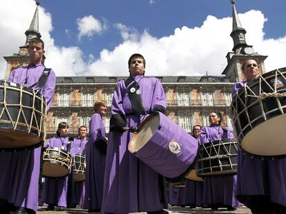 Una tamborrada pone el punto final a la Semana Santa