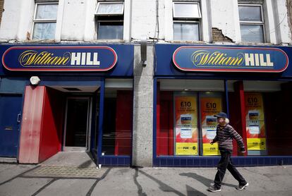 Una casa de apuestas William Hill en Londres, Reino Unido.