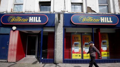 Una casa de apuestas William Hill en Londres, Reino Unido.