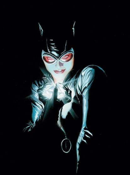 Antes de que Michelle Pfeiffer la transformara en icónico erótico del cine y de que Halle Berry arrasara en los Razzies por encarnarla, Catwoman se convirtió en uno de los villanos más ambiguos de Batman. Siempre a medio camino entre el romance y el odio con Bruce Wayne y su álter-ego, Selyna Kyle (nombre de calle de esta ladrona vestida de gata) ha acompañado al personaje desde el primer número de 1940. En la imagen, la versión del ilustrador y pintor Alex Ross.