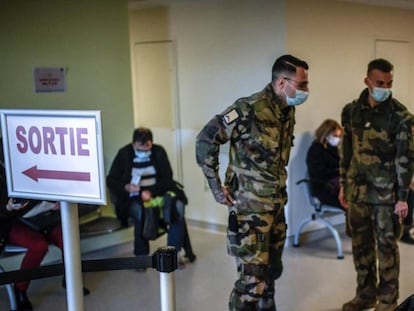 Hospital militar de Saint-Mande, al este de París, donde se ha empezado vacunar para el Covid, ayer.