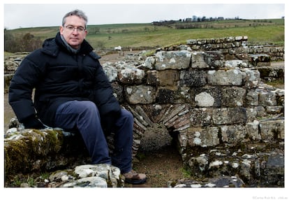 Santiago Posteguillo en el Muro de Adriano (Gran Bretaña), el 3 de marzo de 2020.