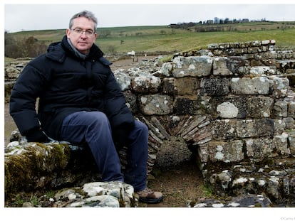 Santiago Posteguillo en el Muro de Adriano (Gran Bretaña), el 3 de marzo de 2020.