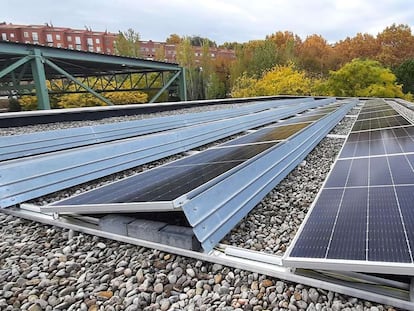 Placas solares en el municipio barcelonés de Castellbisbal, financiadas dentro del programa de la diputación 'Renovables 2030'.