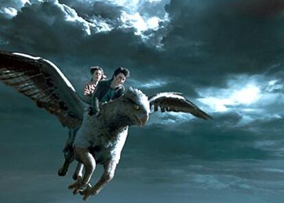 Daniel Radcliffe y Emma Watson viven nuevas aventuras en <i>Harry Potter y el prisionero de Azkaban</i>.