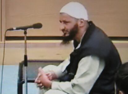 El preso islamista Abdelkrim Bensmail durante el juicio por el 11-M, en una captura de pantalla tomada de Datadiar.com