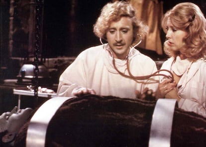 Gene Wilder y Teri Garr en 'El jovencito Frankenstein' (1974).