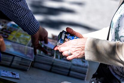 Mercadillo de cromos que se realiza cada fin de semana en la Plaza de Quintana, el 20 de mayo.