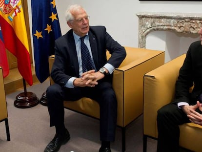 Foreign ministers Josep Borrell of Spain (l) and Jorge Arreaza of Venezuela.