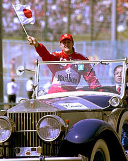 Michael Schumacher, tras ganar la carrera de Suzuka.