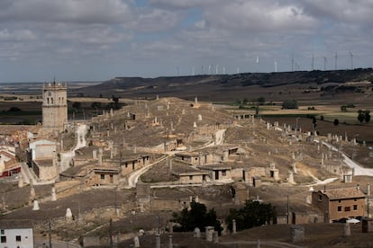 Vista de las bodegas de Baltanás en el Cerro del Castillo.