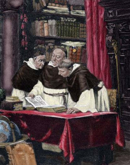 Tres monjes leen un ejemplar de la Biblia de Gutenberg, en un grabado del siglo XIX.